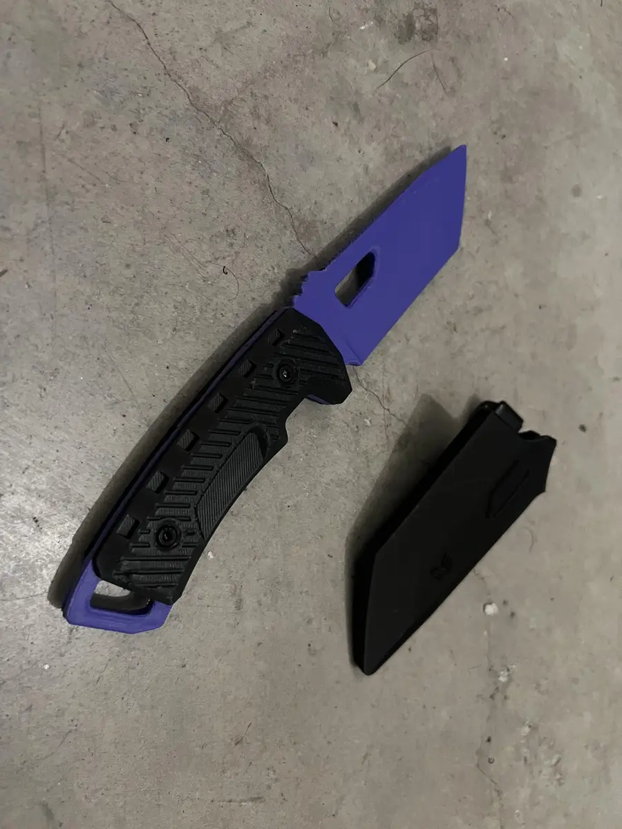 cuchillo con funda en 3d — imagen 1