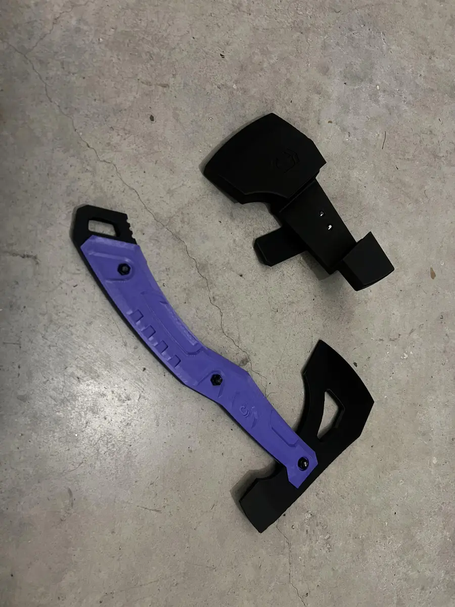 Hacha táctica 3D con funda — imagen 1