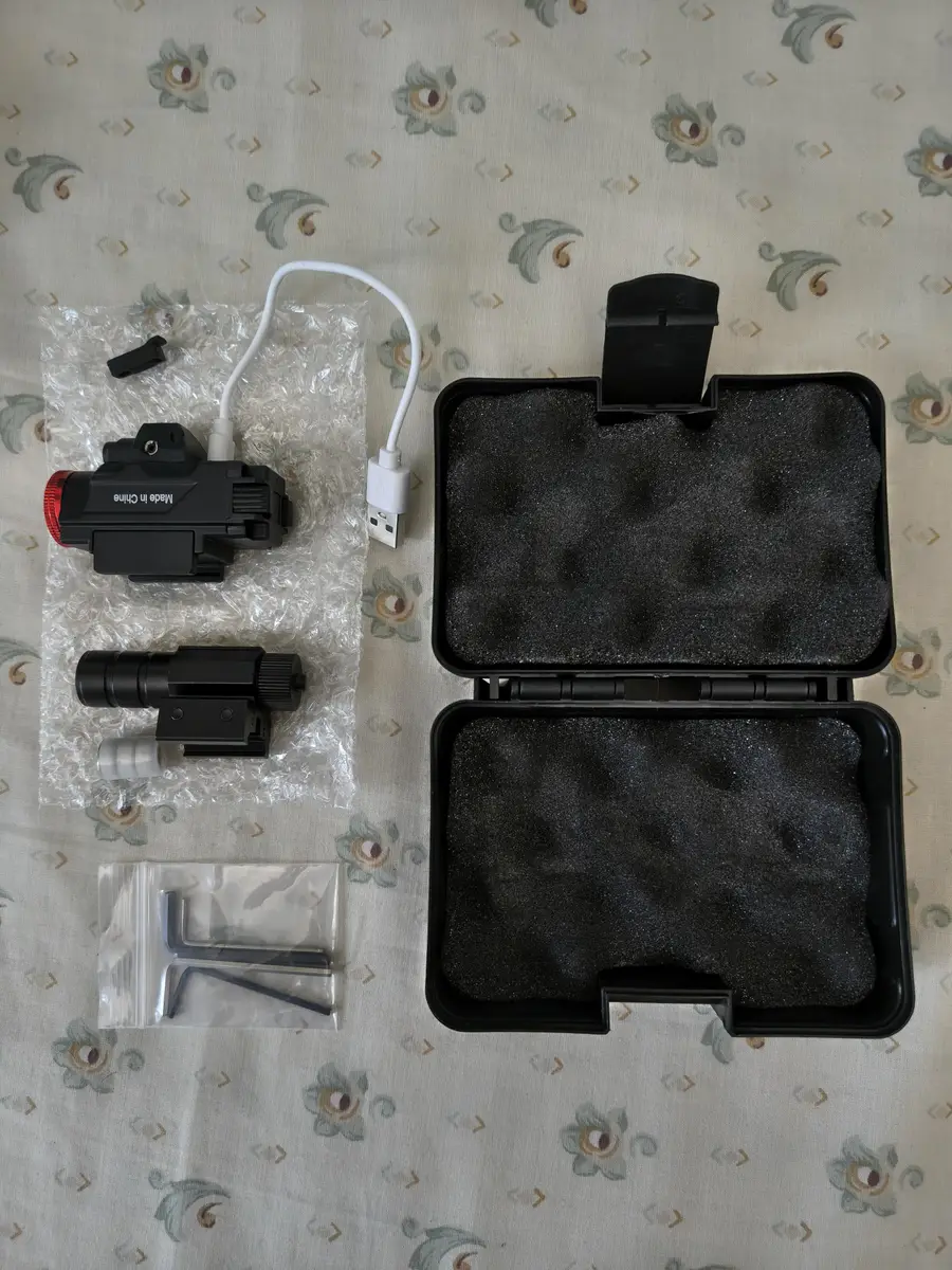 Linterna y puntero laser rojo. PACK batería y de todo pregunta — imagen 1