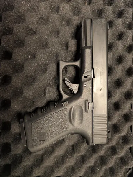 RÉPLICA GBB PISTOLA SAIGO G23 MK4 POLIMERO NEGRO (KJ WORKS)